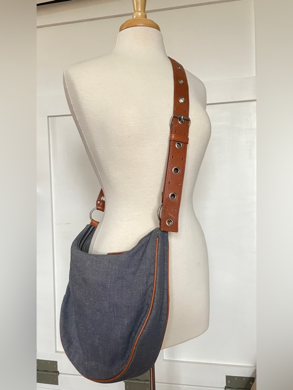 Banana Republic // Blue Canvas Shoulder Bag Crossbody Tan Leather Strap and Trim - Picture 4 of 15
